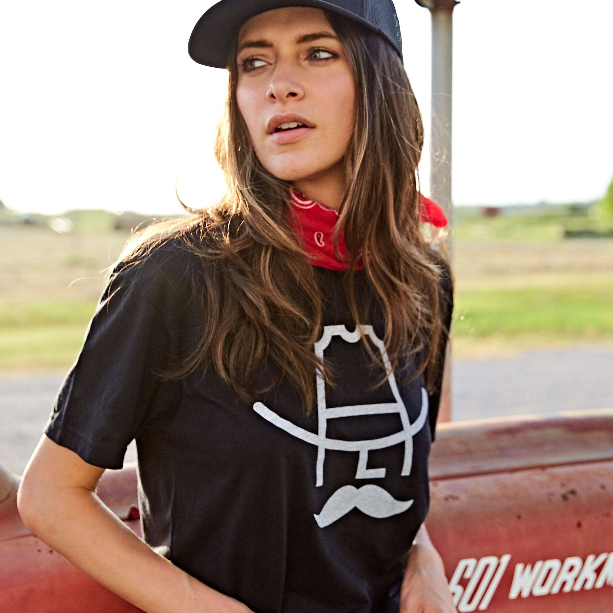Hank Western Graphic Tee: M